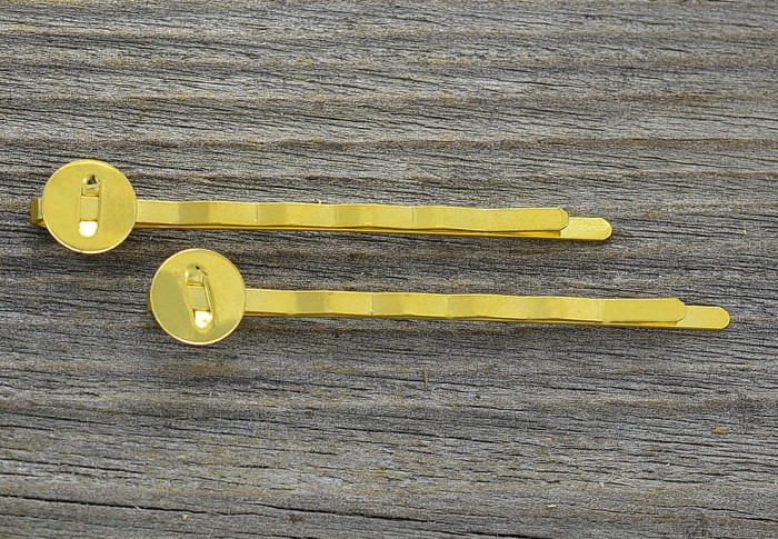 20501 Klasyczna baza wsuwki w kolorze złota z płaską tarczą 8mm 2szt