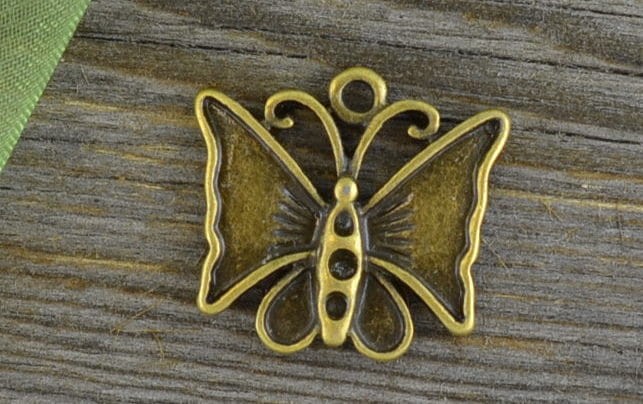 10719 Zawieszka mała motyl w kolorze brązu 2szt