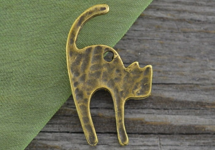 107187 Zawieszka mała kot płaski w kolorze brązu 3szt