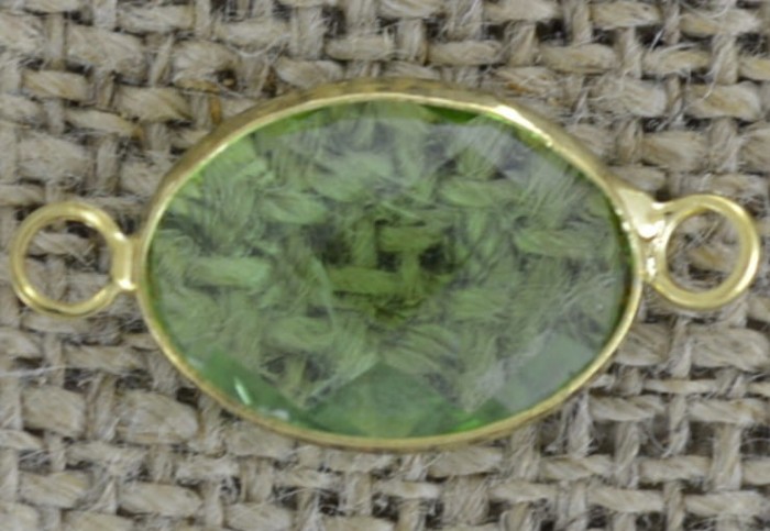 [21295] Element ozdobny łącznik z cyrkonią w kolorze zielonym