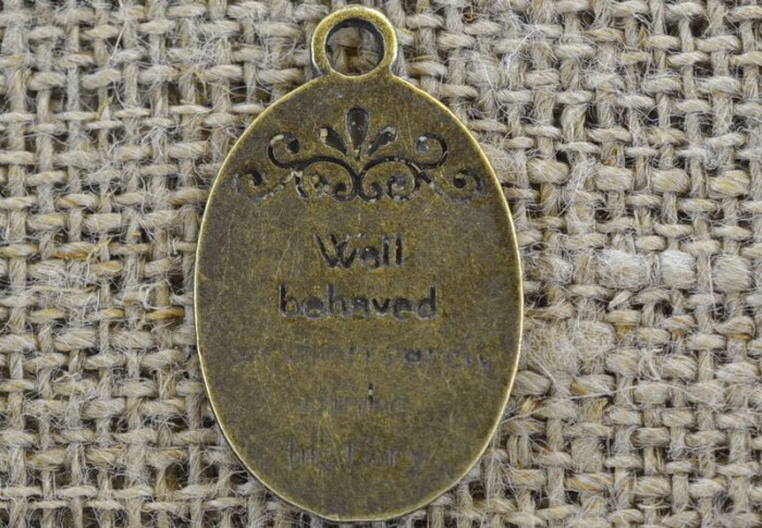 107277 Zawieszka mała owalna napis w kolorze brązu 2szt