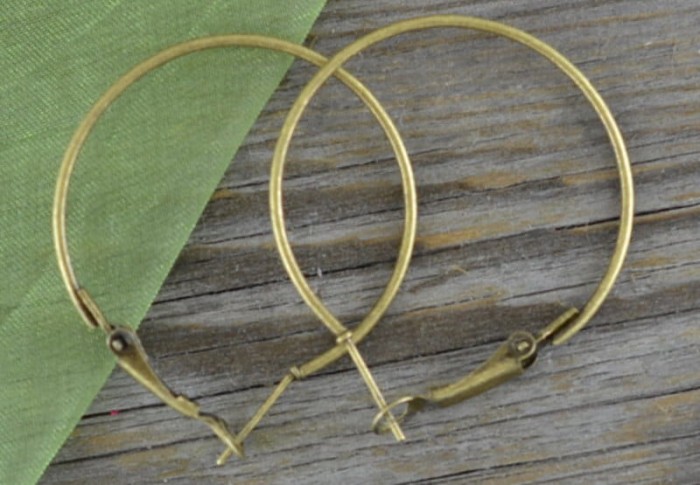 10447 Bigle koła duże zamknięte w kolorze brązu 