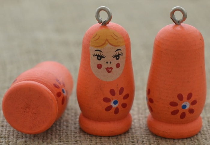 Zawieszka drewniana matrioszka pomarańczowa