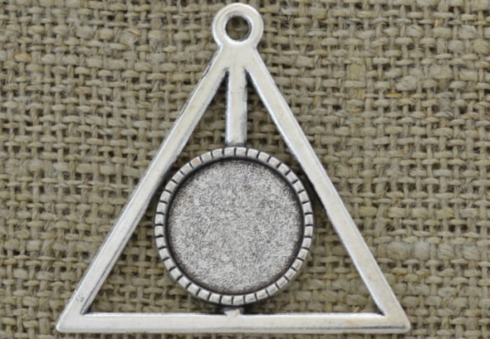 30188 Ozdobna baza medalionu w kolorze srebrnym na kaboszon 16mm