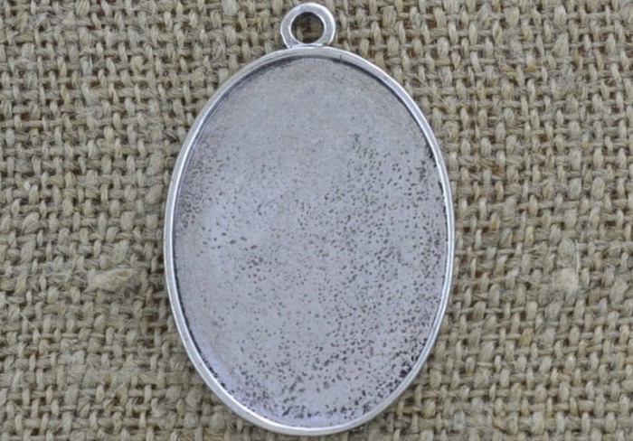 30163 Klasyczna baza medalionu w kolorze srebra na kaboszon 35*25mm