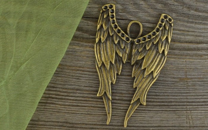 10849 Zawieszka duża skrzydła w kolorze brązu 