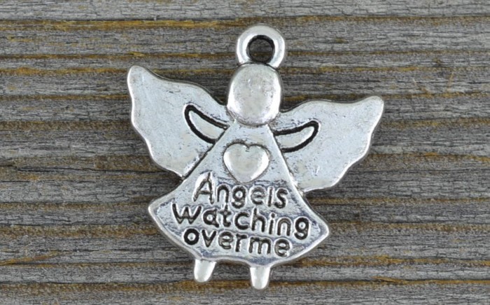 30738 Zawieszka mała aniołek w kolorze srebra 3 szt