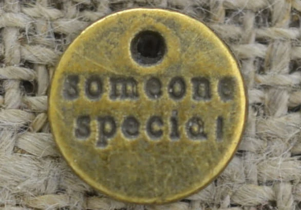 [107123] Zawieszka mała moneta z napisem "Someone special" w kolorze brązu 3szt