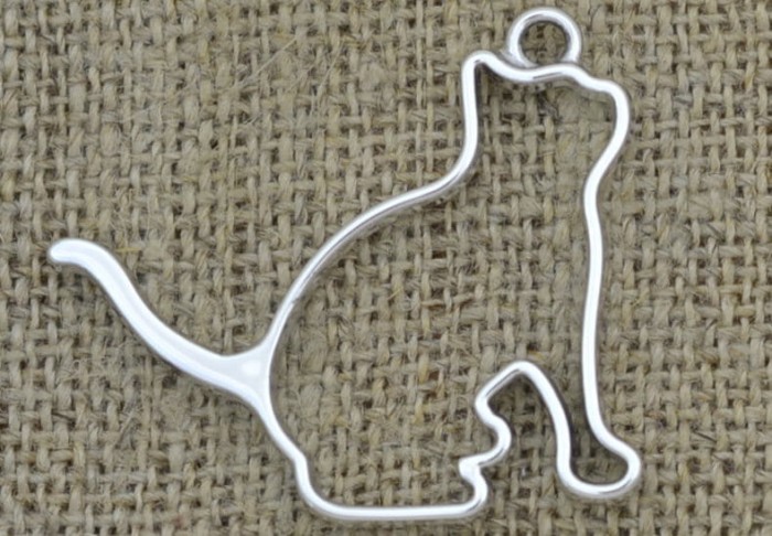 [307415] Zawieszka mała obwódka kota w kolorze srebrnym