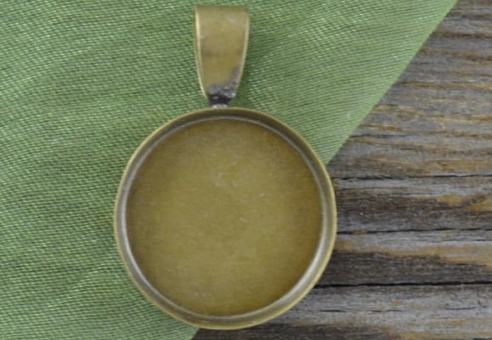 10179 Klasyczna baza medalionu w kolorze brązu na kaboszon 18mm