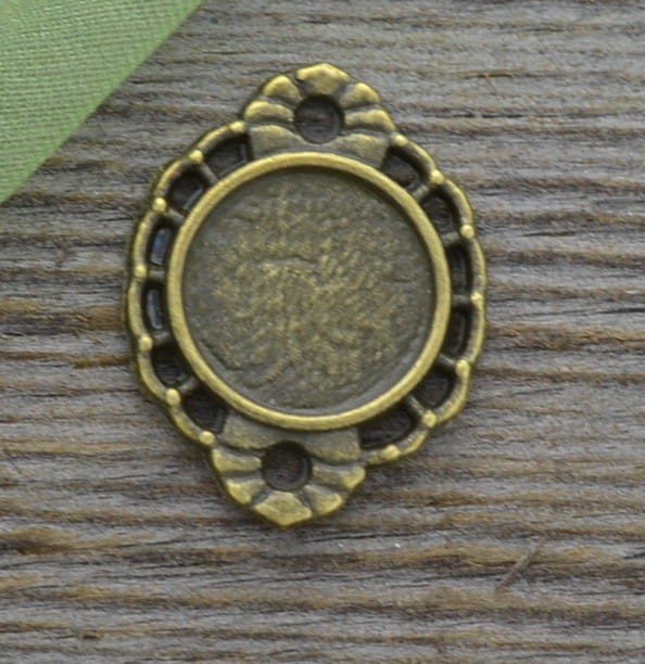 101125 Ozdobna baza medalionu w kolorze brązu na kaboszon 10mm 2szt 