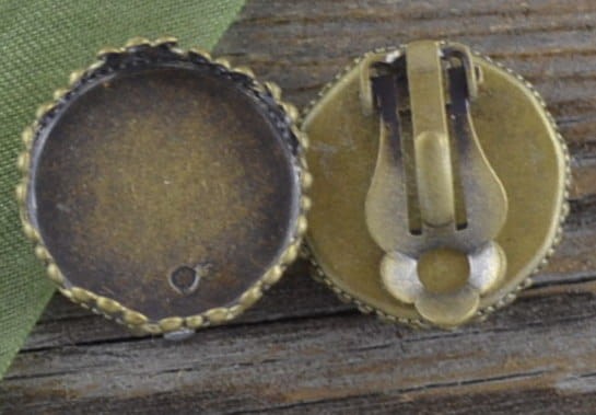 10449 Ozdobna baza klipsa w kolorze brązu na kaboszon 15mm