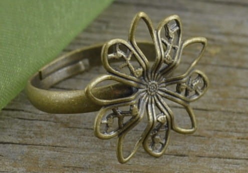 10317 Ozdobna baza pierścionka z filigranowym kwiatkiem w kolorze brązu