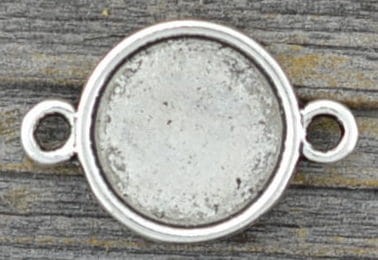 50118 Ozdobna baza medalionu w kolorze starego srebra na kaboszon 10mm 3szt