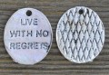 307234 Zawieszka mała owalna LIVE WITH NO REGRETS w kolorze srebrnym 2szt