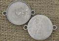[301121] Klasyczna baza łącznik w kolorze srebrnym na kaboszon 20mm