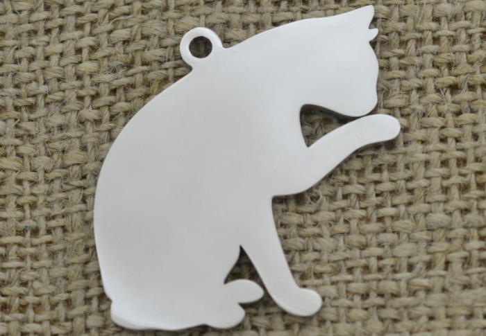 [307445] Zawieszka mała ze stali nierdzewnej kot w kolorze srebrnym