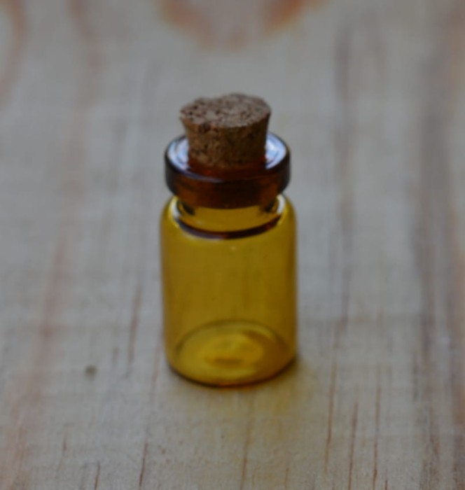 Buteleczka szklana fiolka brązowa mała