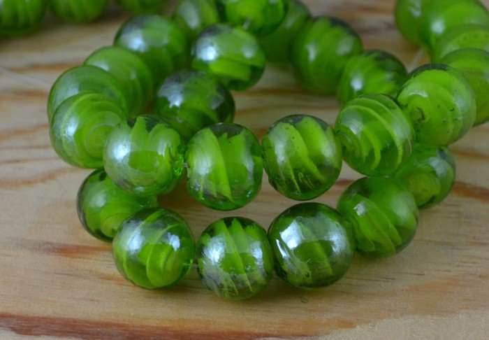 Koralik szklany zielony lampwork 14mm