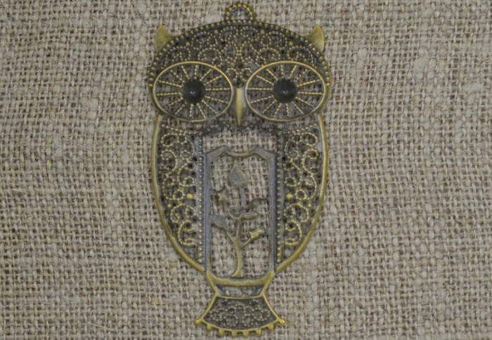 10816 Zawieszka duża lekka paw w kolorze brązu