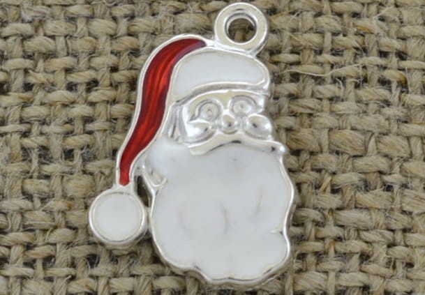 ś07243 Zawieszka emaliowana głowa Mikołaja 19*14mm w kolorze srebrnym