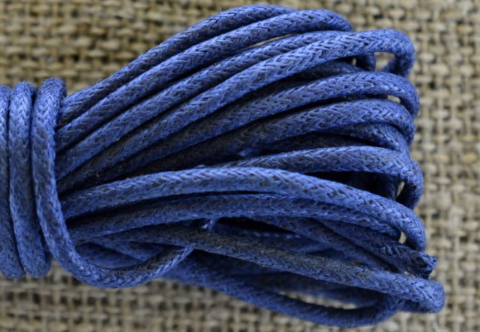 71778 Sznurek woskowany granatowy 2mm 3 metry