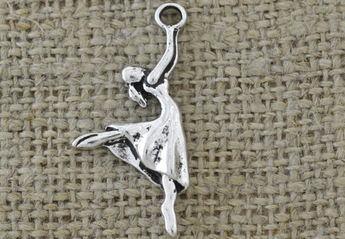 [307495] Zawieszka mała baletnica kolor srebrny