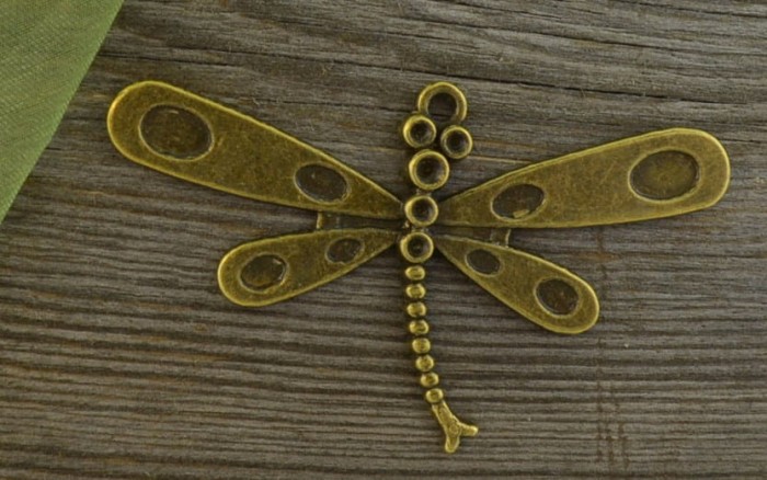 10804 Zawieszka duża ważka w kolorze brązu