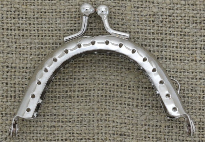 [k0122] Ozdobne bigle do portmonetki w kolorze srebrnym 69*50mm