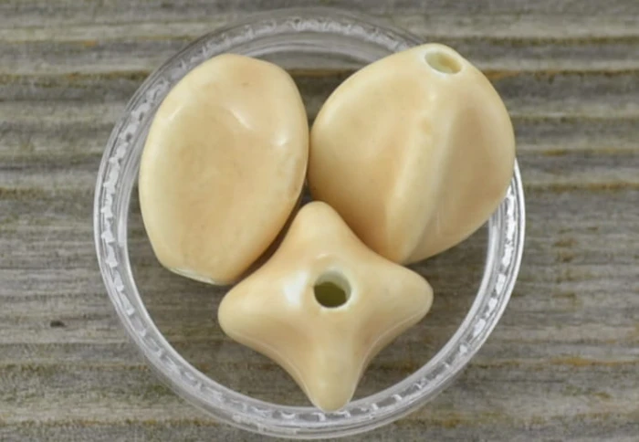 76051101 Koralik porcelanowy beczka 16,5*15mm beżowa