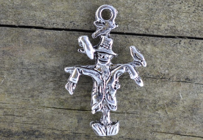 307152 Zawieszka mała strach na wróble w kolorze srebra 2szt