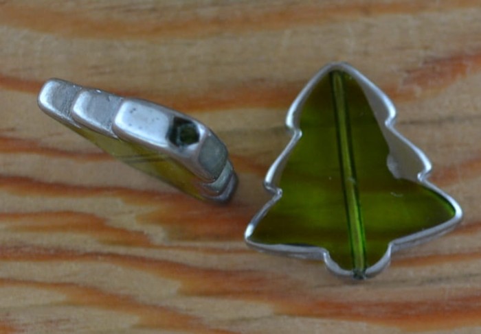 {ś0755} Koralik szklany do przewlekania choineczka 23*22mm