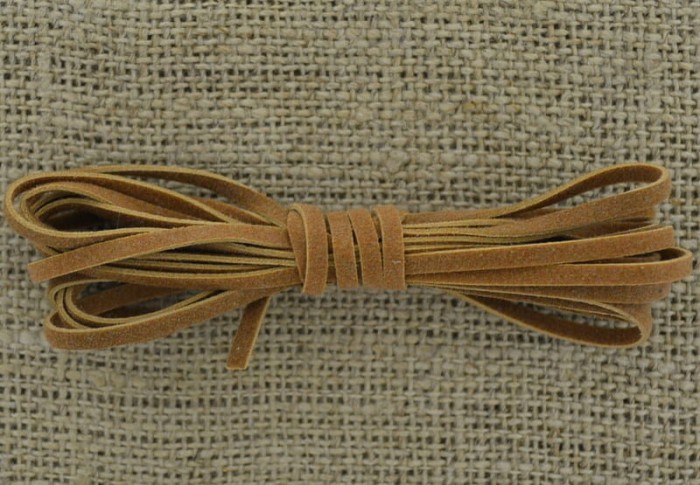 [73726] Rzemień zamszowy płaski 3*1mm w kolorze cynamonowym 2 metry