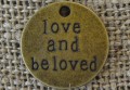 107274 Zawieszka mała moneta love and beloved w kolorze brązu