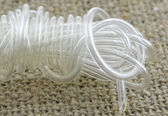 17188 Linka plastikowa pusta w środku 1,5mm 2m