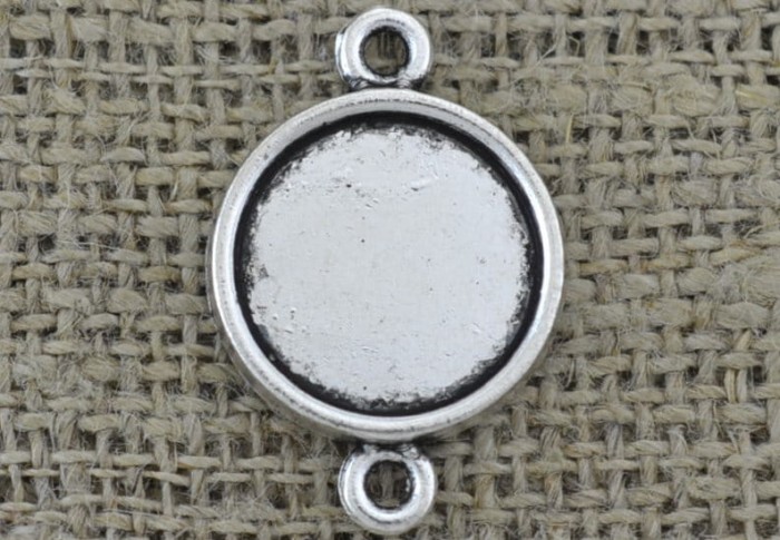 30146 Klasyczna baza medalionu łącznik w kolorze srebrnym na kaboszon 14mm