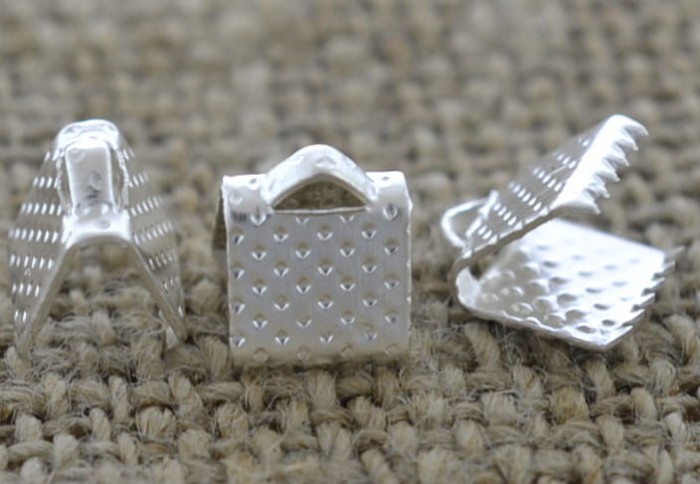 57173 Końcówka wstążki w kolorze srebrnym 6*7mm 20szt