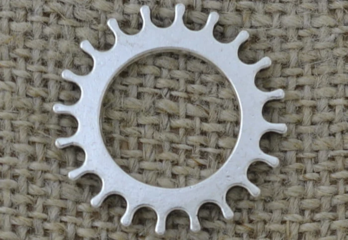 Element ozdobny steampunk tryb kolor srebrny 22mm