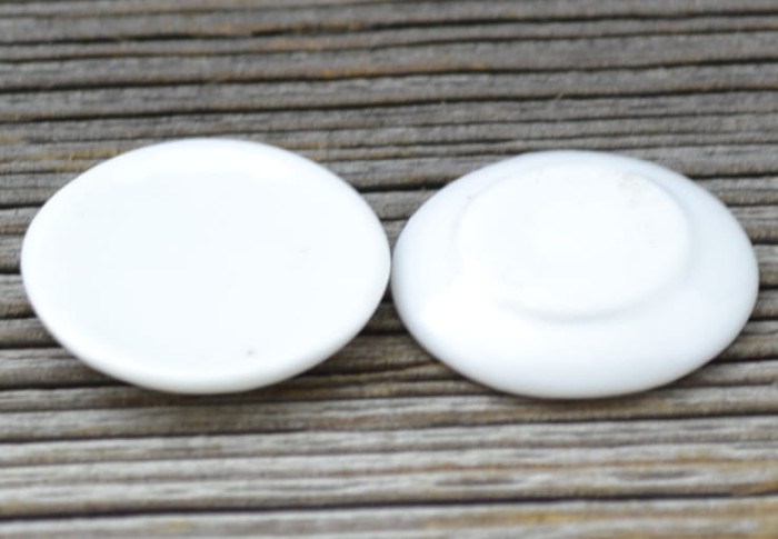 61431 Miniaturowy spodeczek ceramiczny w kolorze białym