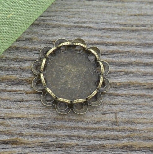 101126 Ozdobna baza medalionu w kolorze brązu na kaboszon 10mm