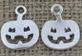 Zawieszka mała dynia halloween kolor srebra 2szt