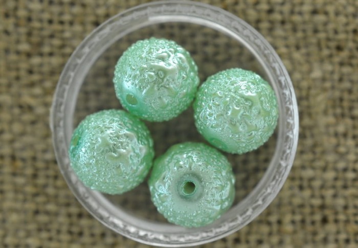 701168 Koralik szklany szroniony pistacjowy 10mm 5szt