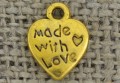 [207124] Zawieszka mała serduszko z napisem "made with love" w kolorze złotym