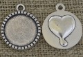 30173 Ozdobna baza medalionu w kolorze srebrnym na kaboszon 18mm