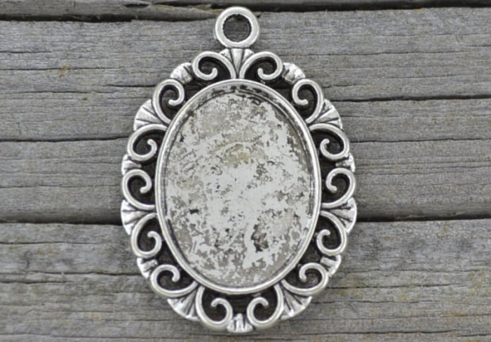 30151 Ozdobna baza medalionu w kolorze srebra na kaboszon 13*18mm 2szt