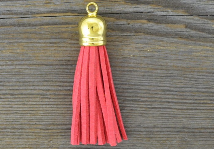 20828 Zawieszka duża frędzel w kolorze karminowym