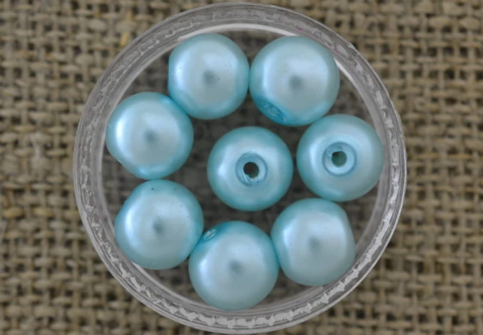 70425 Koralik szklany perełka gładka 8mm błękitna 10szt