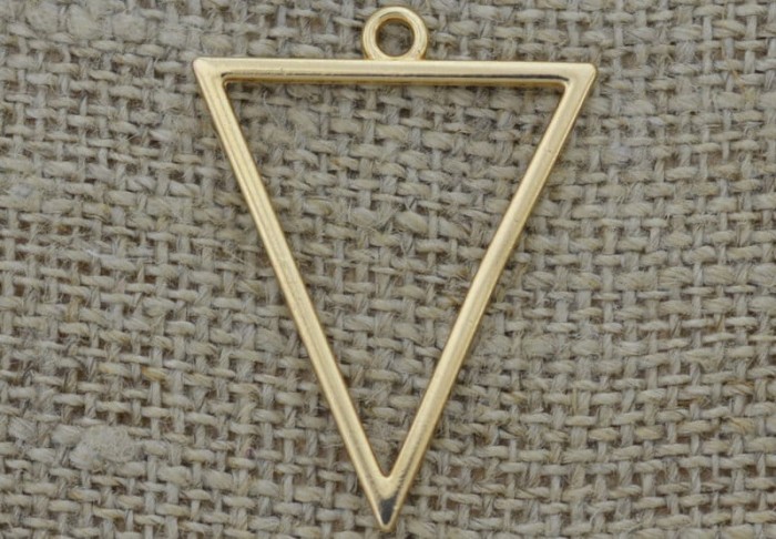 Zawieszka mała obwódka trójkąta kolor złota
