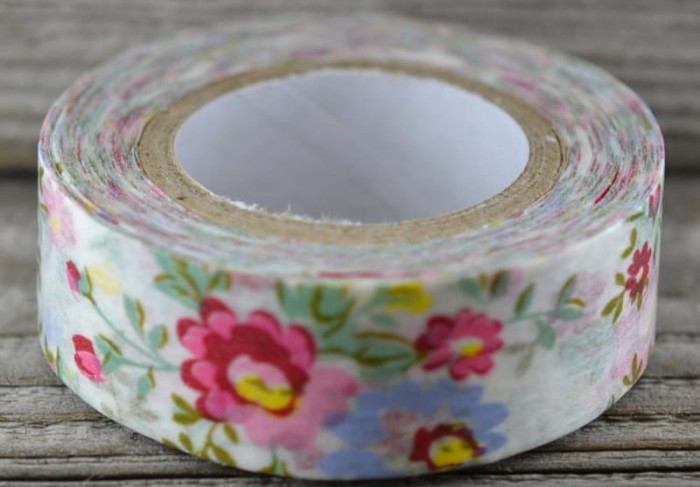 60604 Taśma papierowa samoprzylepna washi tape biała w kwiaty