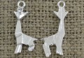 [307452] Zawieszka mała żyrafa origami w kolorze srebrnym